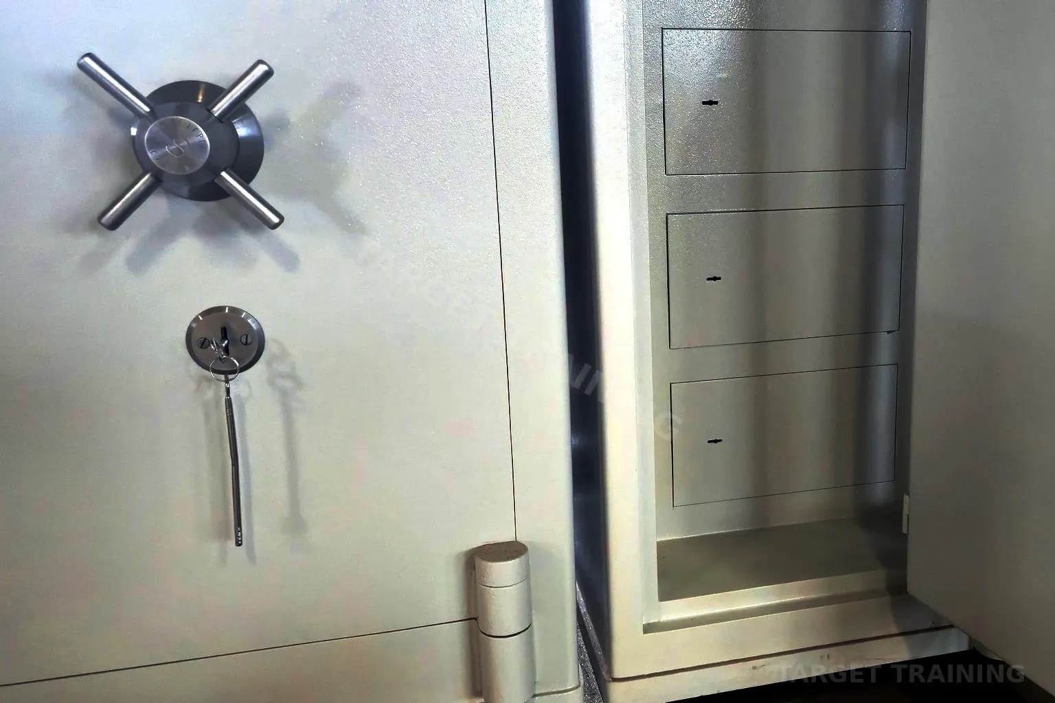 L14a. Sejfy i skrytki – klasyfikacja, montaż, konserwacja i awaryjne otwieranie