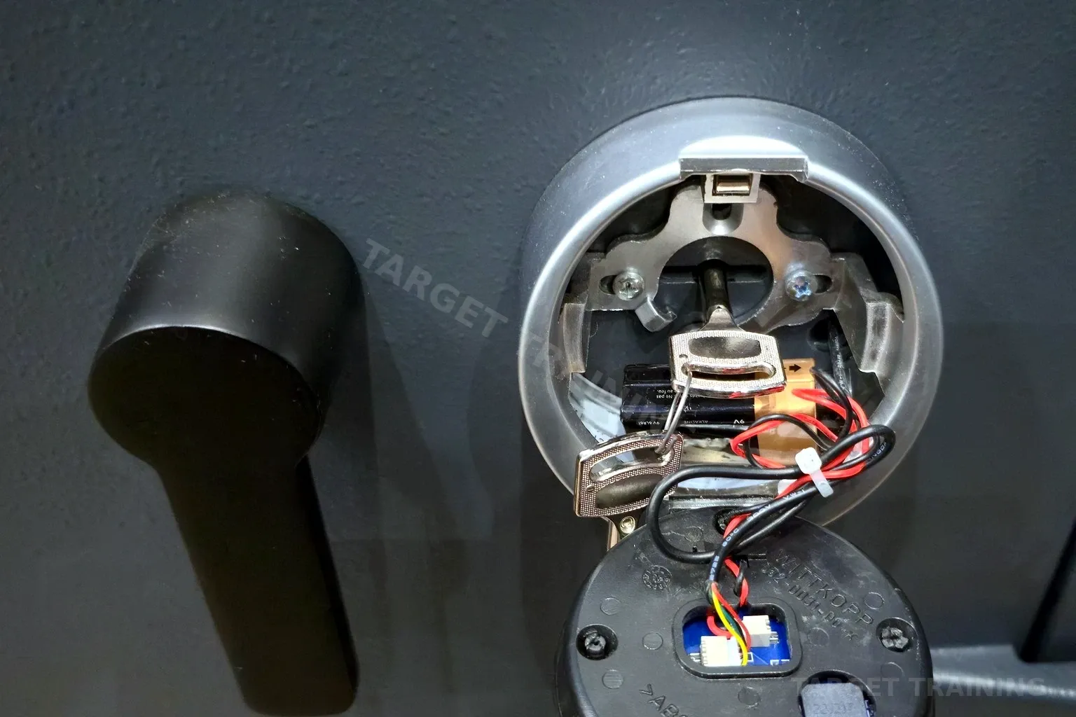 L16a. Studia przypadków – montaż, serwis i awaryjne otwieranie urządzeń oraz środków mechanicznego zabezpieczenia