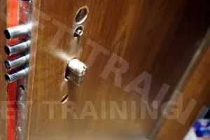 L11a. Awaryjne otwieranie drzwi mieszkaniowych – scenariusze i procedury