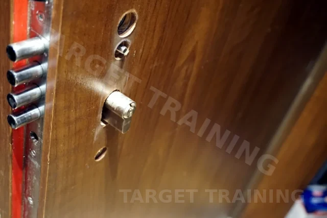 L11a. Awaryjne otwieranie drzwi mieszkaniowych – scenariusze i procedury