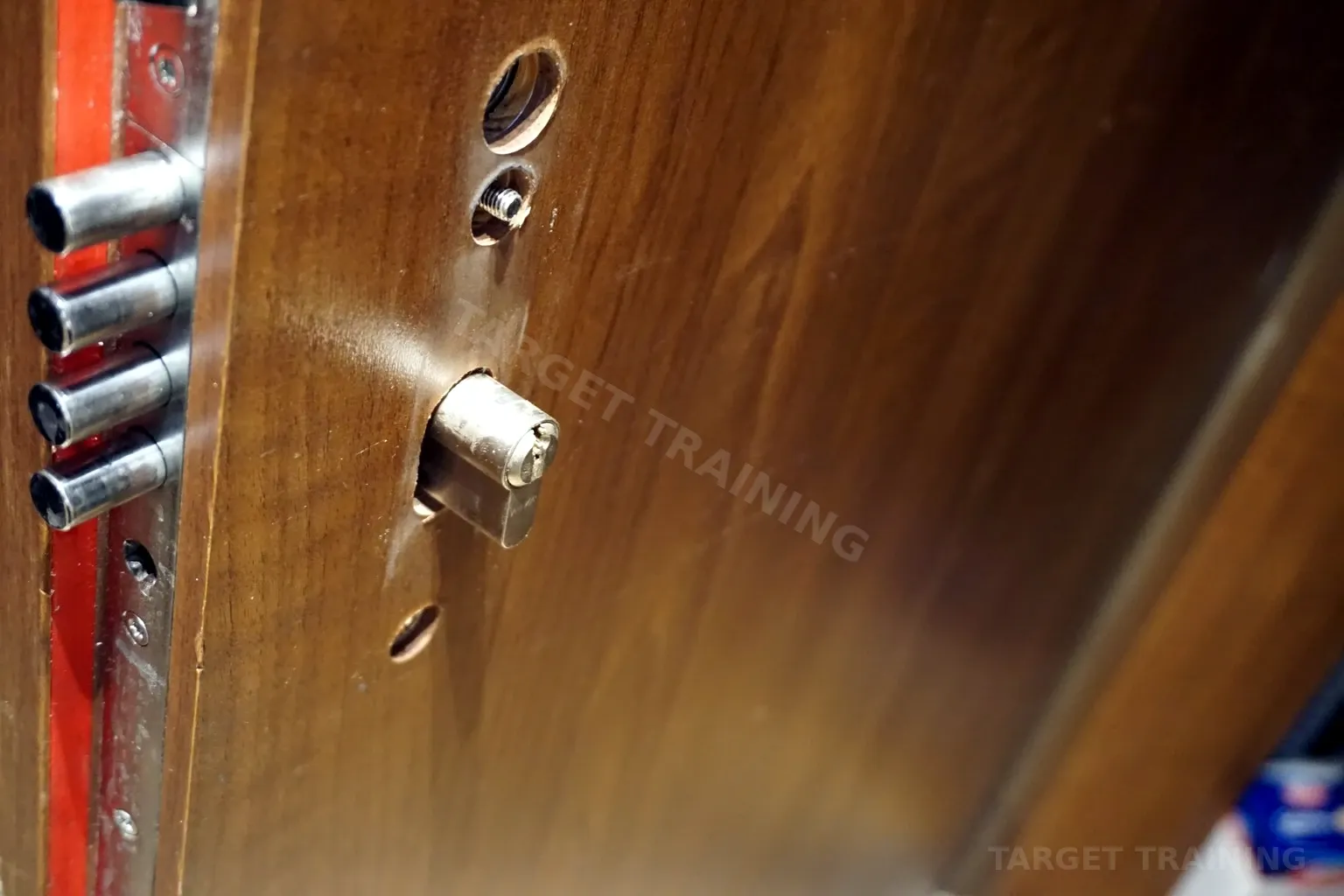 L11a. Awaryjne otwieranie drzwi mieszkaniowych – scenariusze i procedury