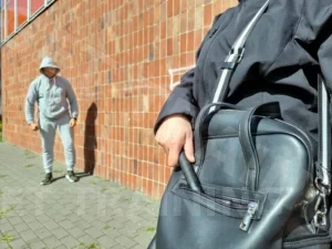 Pałka teleskopowa w samoobronie – poziom podstawowy