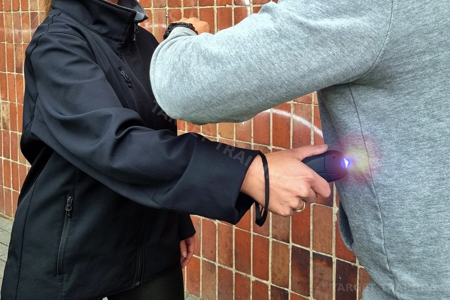 Szkolenie z zakresu użycia paralizatora elektrycznego w samoobronie